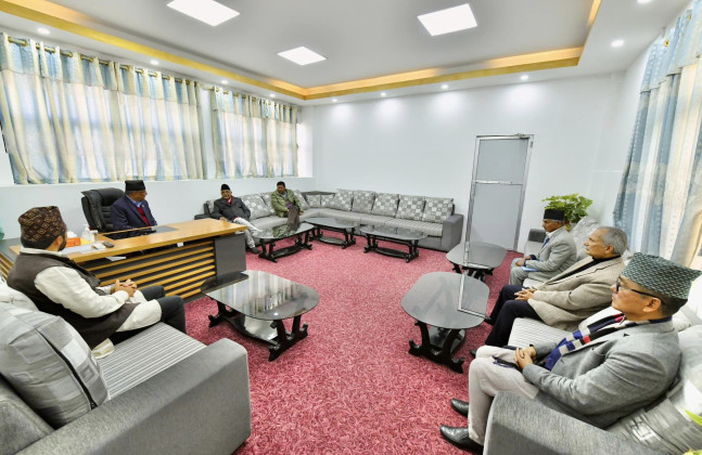 सत्ता गठबन्धनको बैठक खुमलटारमा बस्दै, के विषयमा हुँदैछ छलफल ? 